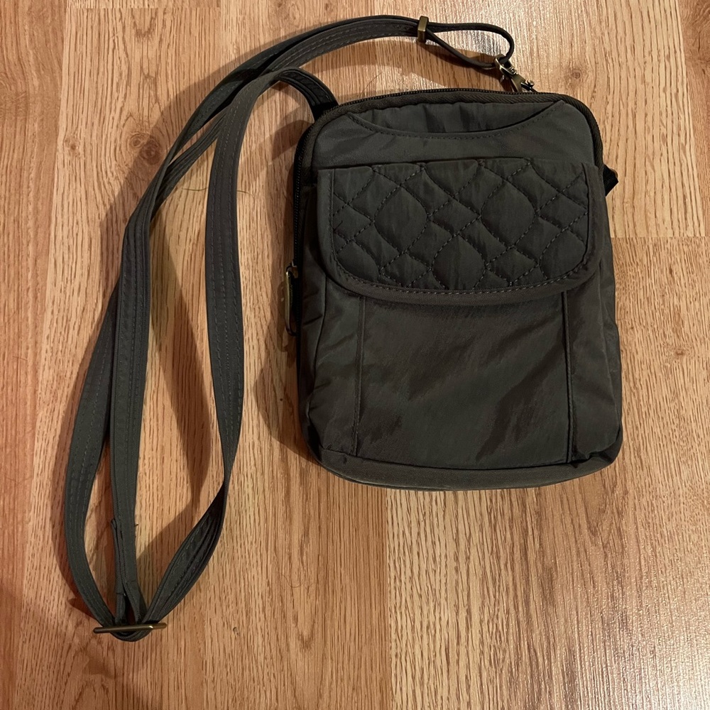 Travelon Anti-Theft Signature Quilted Slim Pouch, Smoke